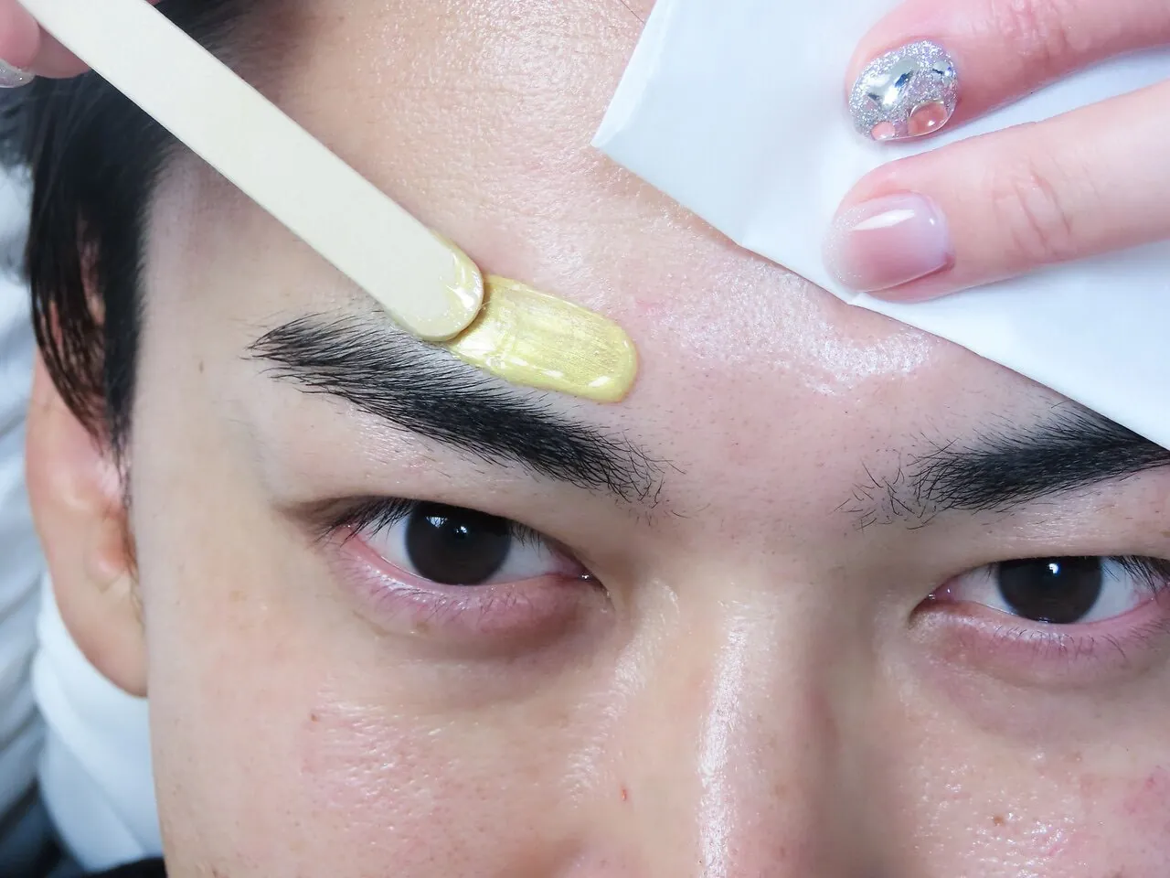 眉毛ワックスの施術